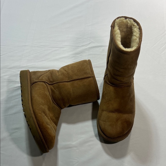 Uggs size 7 - Picture 3 of 7